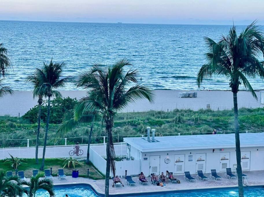 Appartement Chic Ocean Front Studio! à Miami Beach Extérieur photo