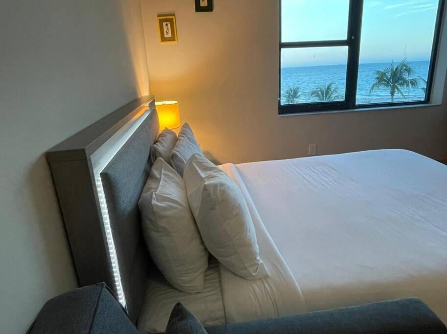 Appartement Chic Ocean Front Studio! à Miami Beach Extérieur photo